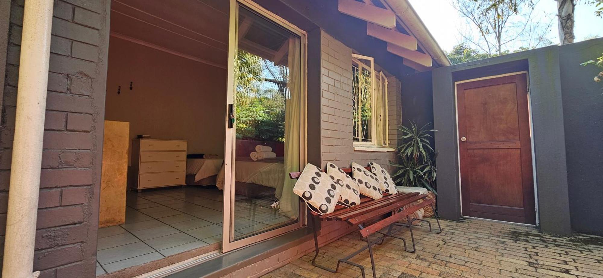 Old Vic Travellers Inn Nelspruit Mbombela Exterior foto