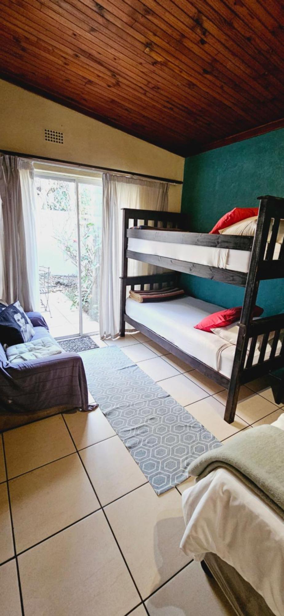 Old Vic Travellers Inn Nelspruit Mbombela Exterior foto