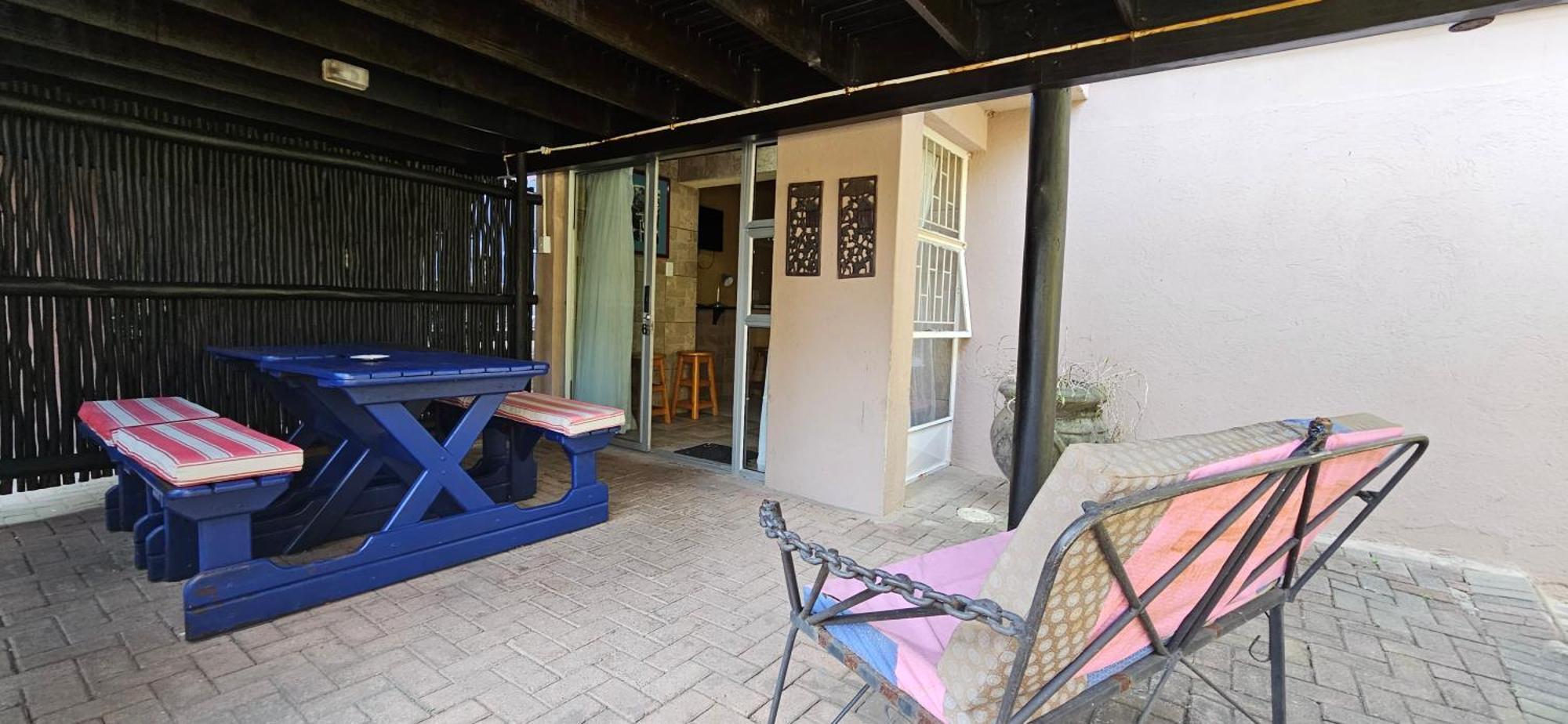 Old Vic Travellers Inn Nelspruit Mbombela Exterior foto