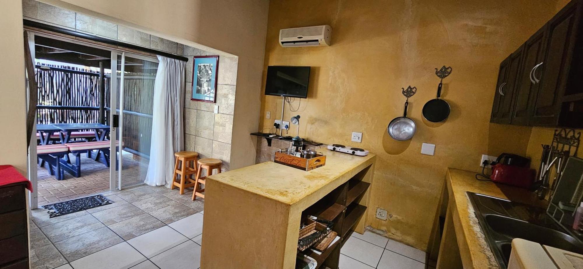 Old Vic Travellers Inn Nelspruit Mbombela Exterior foto